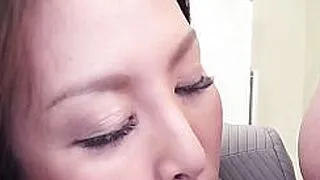 Die japanische Lehrerin Erika Nishino hatte Sex mit einem geilen Schüler,unzensiert.