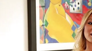 Asiatische MILF bläst harten Schwanz