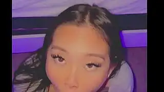 Hinterzimmer, wahnsinnig heißer, schlampiger Blowjob und geile asiatische POV-Missionarsstellung